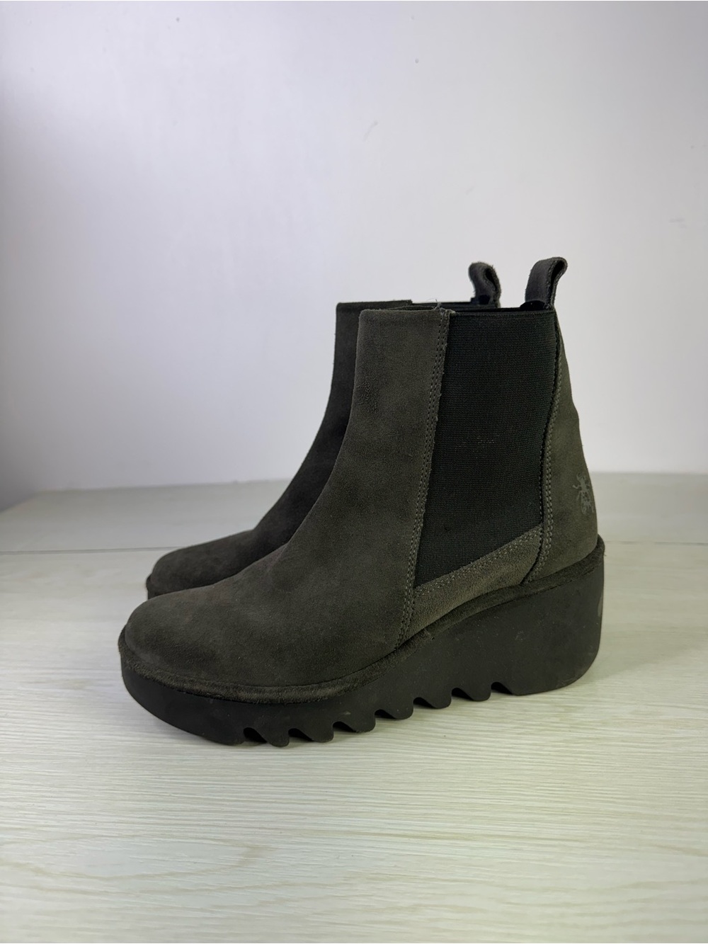 Fly London Bagu gray black suede Chelsea boots size 37 - Picture 4 of 10